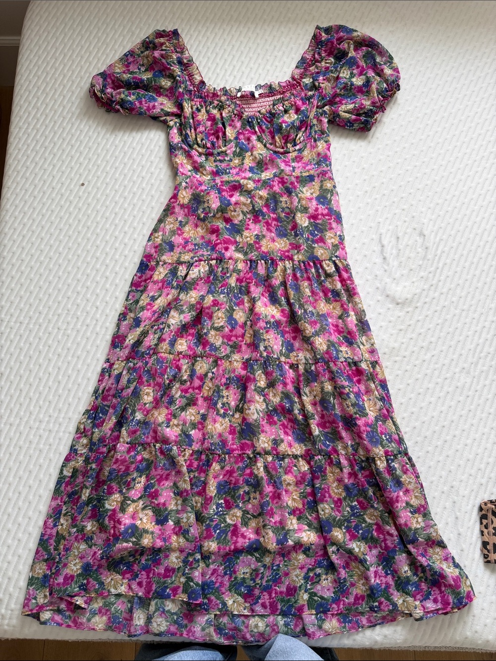 Astr Women’s Pink Floral Tiered Puff-Sleeve Dress